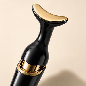 Detalle del cabezal dorado del masajeador facial Sense